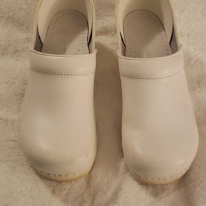Dansko white narrow clogs 41